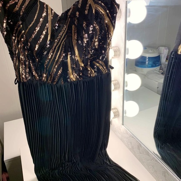 Dress - Picture 3 of 3